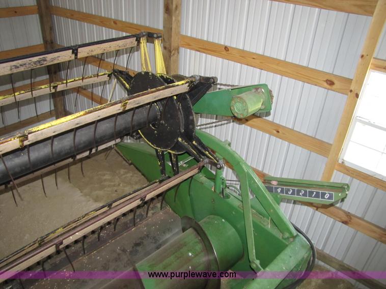 image for item 8660 1979 John Deere 7720 combine and header