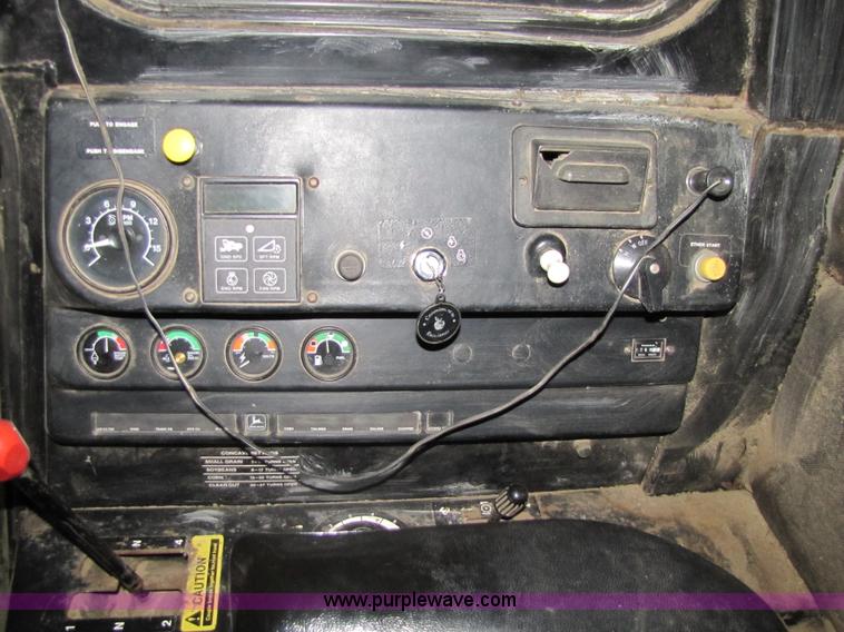 image for item 8660 1979 John Deere 7720 combine and header