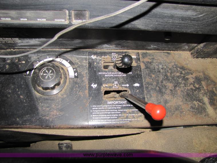 image for item 8660 1979 John Deere 7720 combine and header