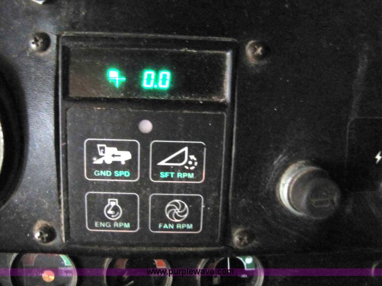 image for item 8660 1979 John Deere 7720 combine and header