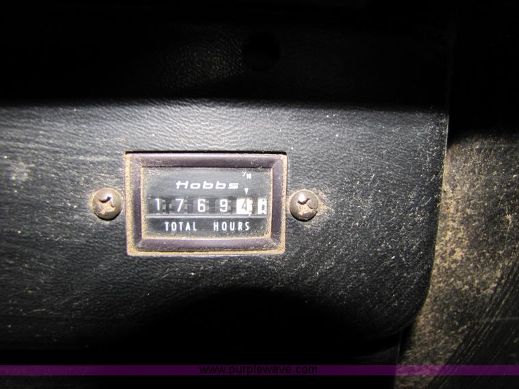 image for item 8660 1979 John Deere 7720 combine and header