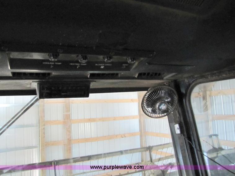 image for item 8660 1979 John Deere 7720 combine and header