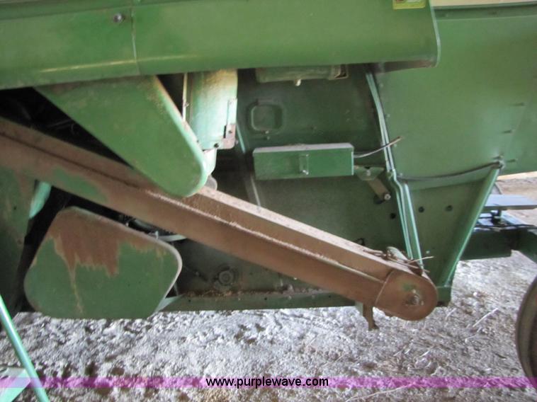 image for item 8660 1979 John Deere 7720 combine and header
