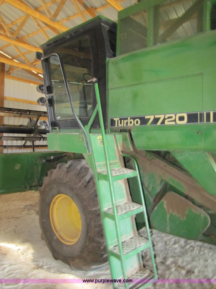 image for item 8660 1979 John Deere 7720 combine and header
