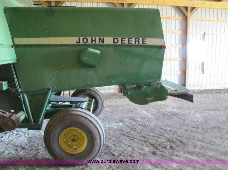 image for item 8660 1979 John Deere 7720 combine and header
