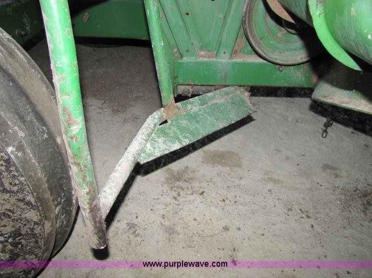 image for item 8660 1979 John Deere 7720 combine and header