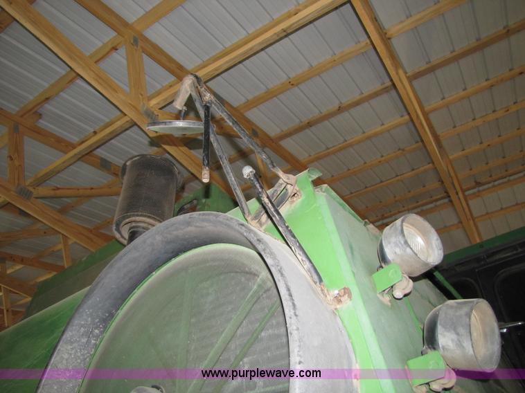 image for item 8660 1979 John Deere 7720 combine and header