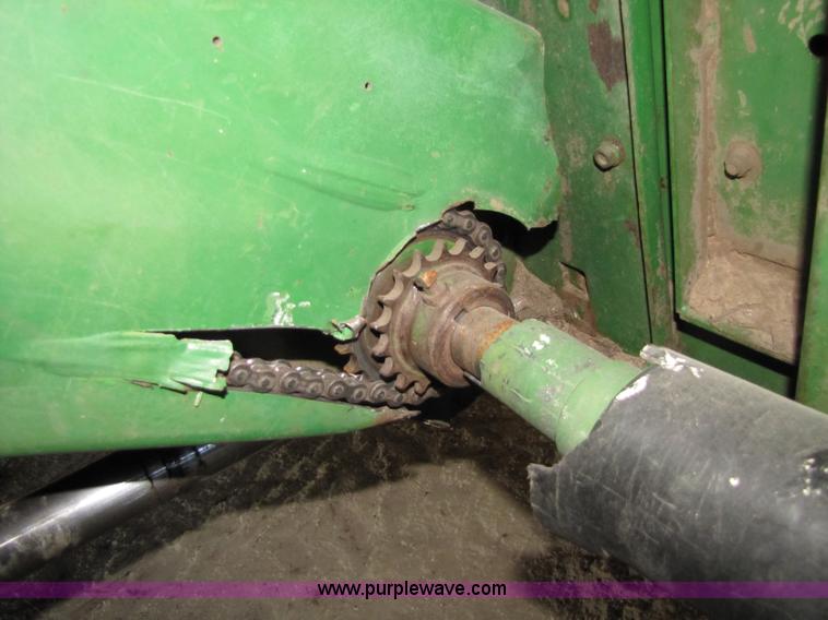 image for item 8660 1979 John Deere 7720 combine and header