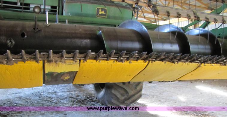 image for item 8660 1979 John Deere 7720 combine and header