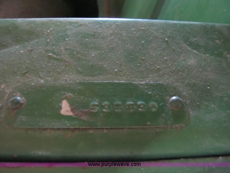 image for item 8660 1979 John Deere 7720 combine and header