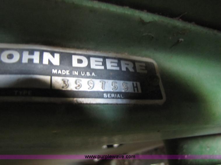 image for item 8660 1979 John Deere 7720 combine and header