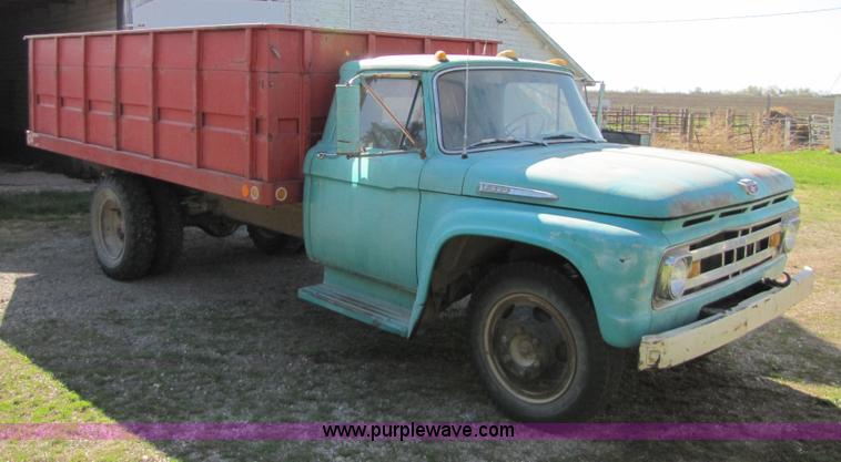 image for item 8662 1961 Ford F600 grain truck