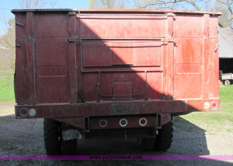image for item 8662 1961 Ford F600 grain truck
