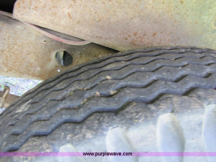 image for item 8662 1961 Ford F600 grain truck