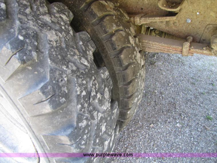 image for item 8662 1961 Ford F600 grain truck