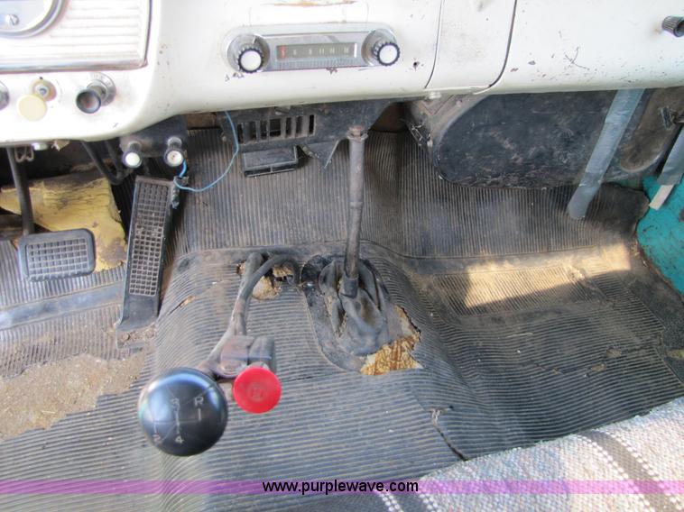 image for item 8662 1961 Ford F600 grain truck