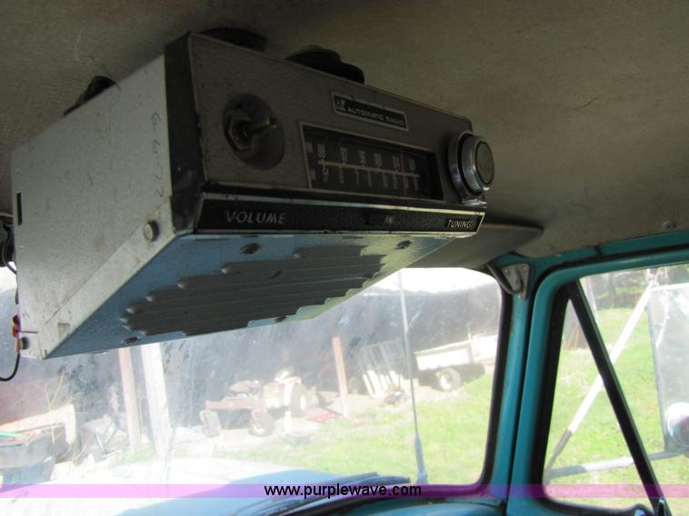 image for item 8662 1961 Ford F600 grain truck