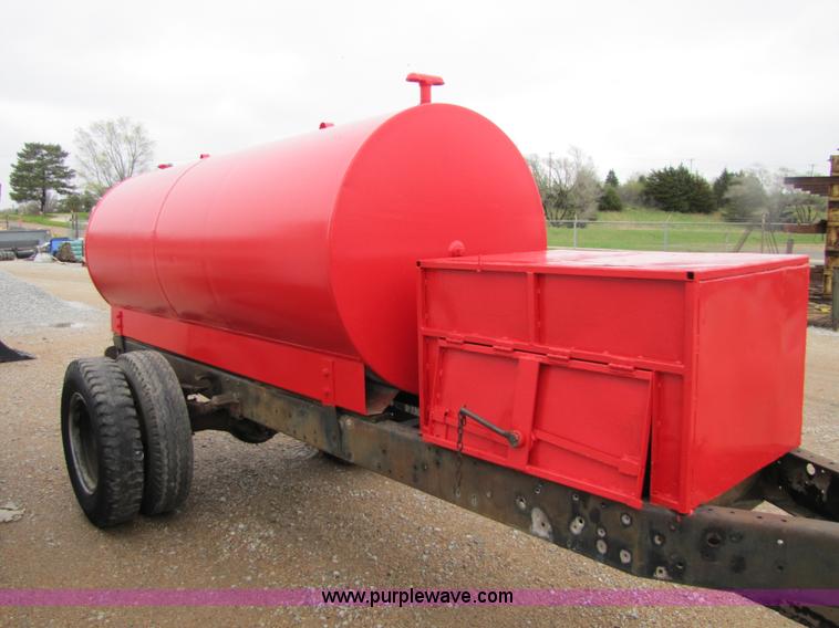 image for item 2464 1,000 gallon fuel tank on shop built trailer