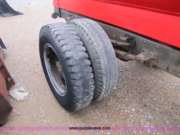 image for item 2464 1,000 gallon fuel tank on shop built trailer