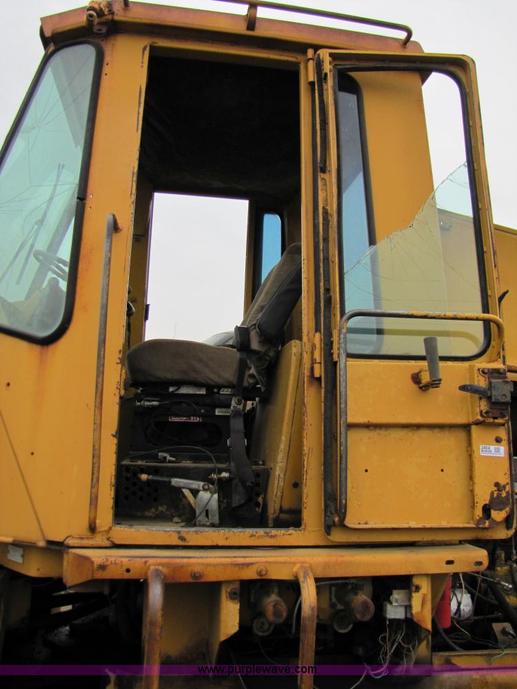 image for item 3464 1985 Fiat-Allis FR 12 wheel loader