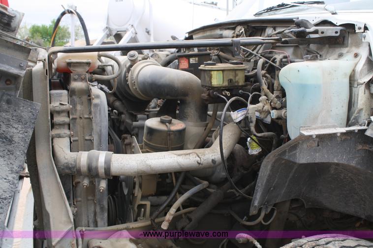 image for item 4820 1993 Ford F700 truck cab and chassis