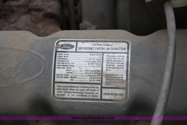 image for item 4820 1993 Ford F700 truck cab and chassis