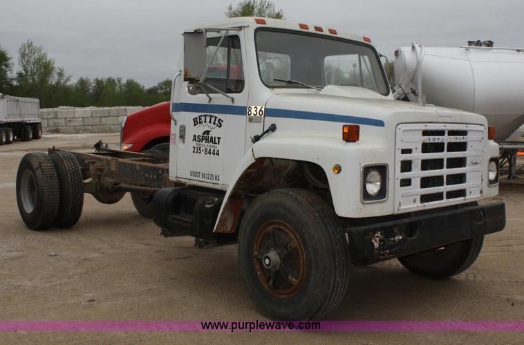 image for item 4821 1981 International 1854 truck cab and chassis