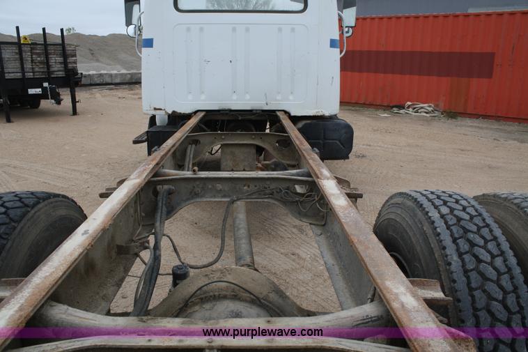image for item 4821 1981 International 1854 truck cab and chassis