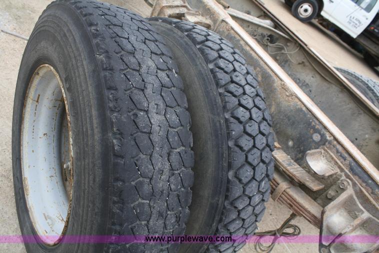 image for item 4821 1981 International 1854 truck cab and chassis