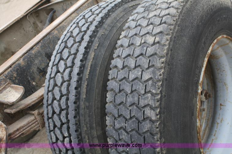 image for item 4821 1981 International 1854 truck cab and chassis