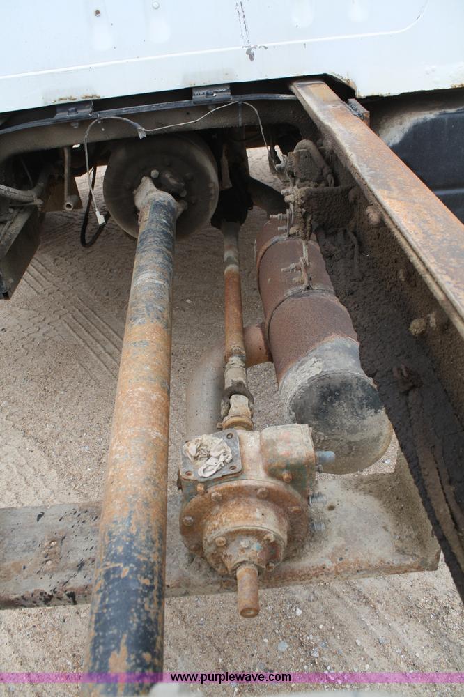 image for item 4821 1981 International 1854 truck cab and chassis