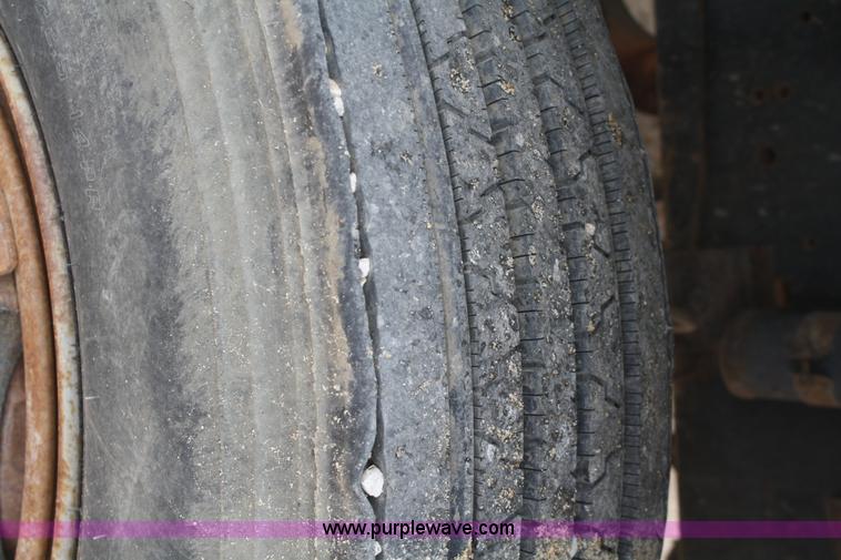 image for item 4821 1981 International 1854 truck cab and chassis