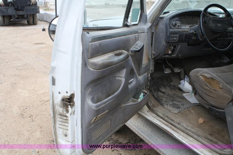 image for item 4822 1995 Ford F450 Super Duty service truck