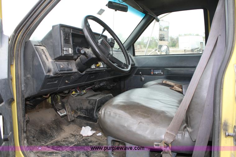 image for item 4823 1995 GMC Topkick Lo-profile flatbed truck