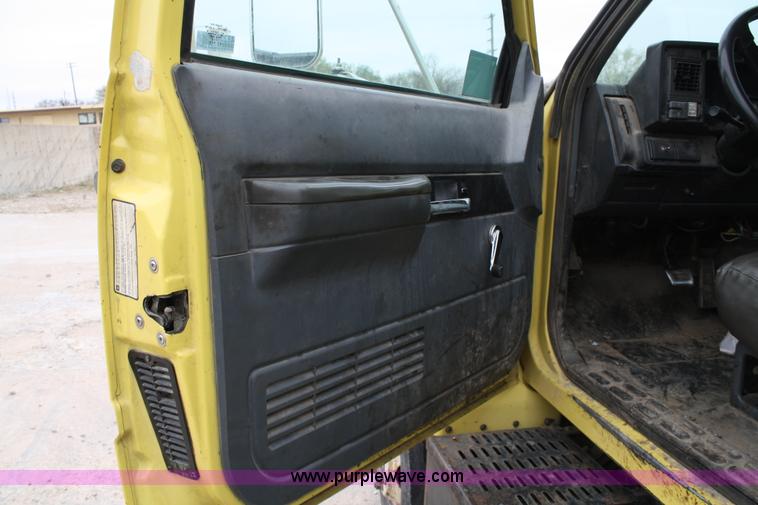 image for item 4823 1995 GMC Topkick Lo-profile flatbed truck