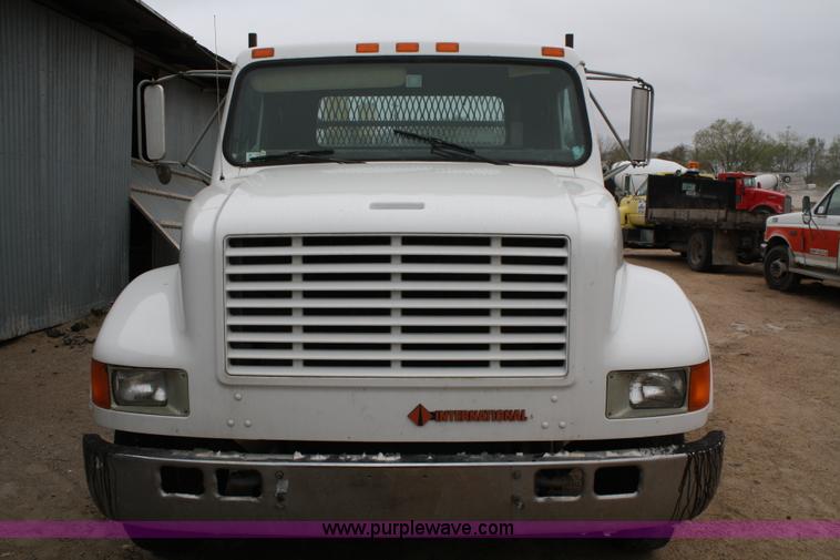 image for item 4824 1990 International 4600 flatbed truck