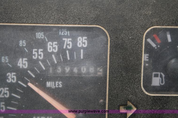 image for item 4824 1990 International 4600 flatbed truck