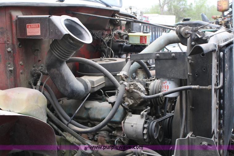 image for item 4824 1990 International 4600 flatbed truck