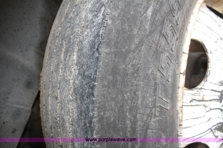 image for item 4824 1990 International 4600 flatbed truck