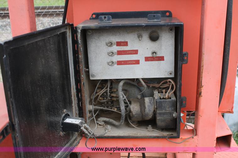 image for item 4827 Arrow board