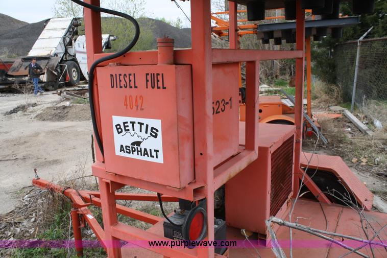 image for item 4827 Arrow board