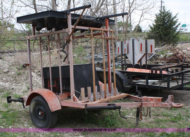 image for item 4828 Arrow board