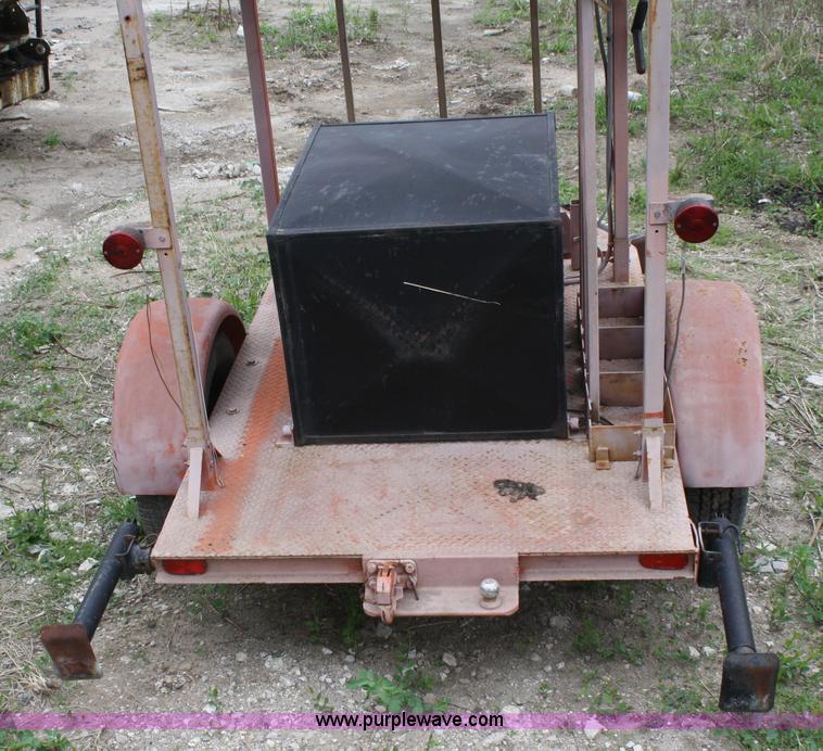 image for item 4828 Arrow board