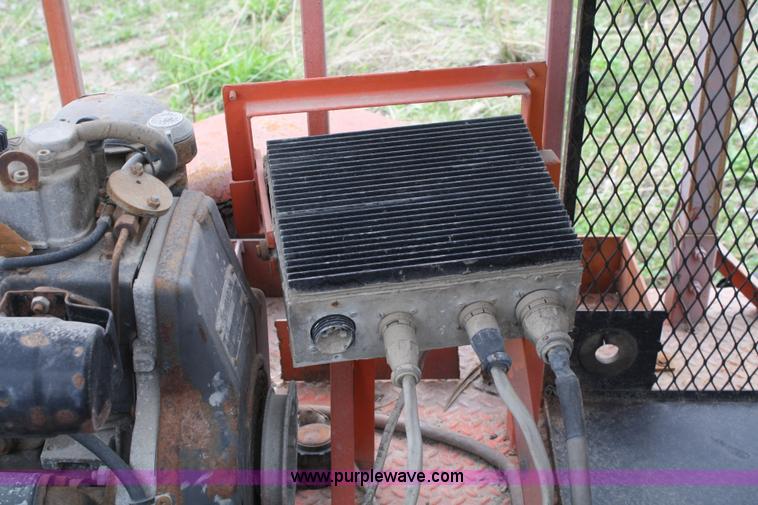 image for item 4828 Arrow board