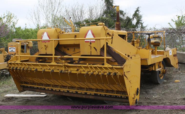 image for item 4831 Etnyre chip spreader