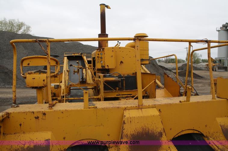 image for item 4831 Etnyre chip spreader