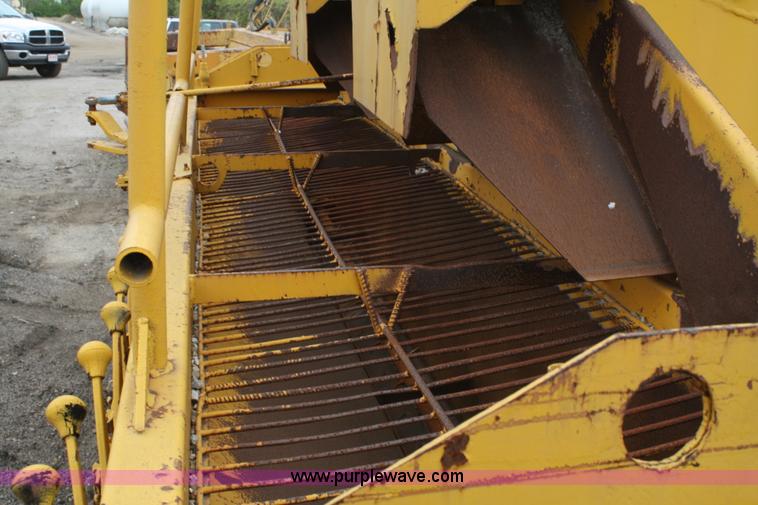 image for item 4831 Etnyre chip spreader