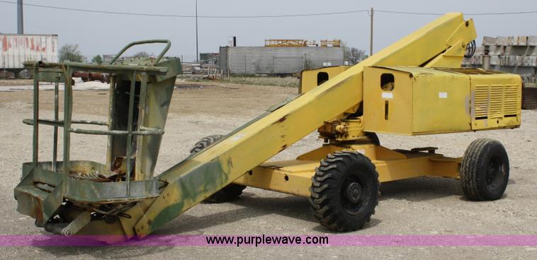 image for item 4860 Giraffe 710-40SR man lift