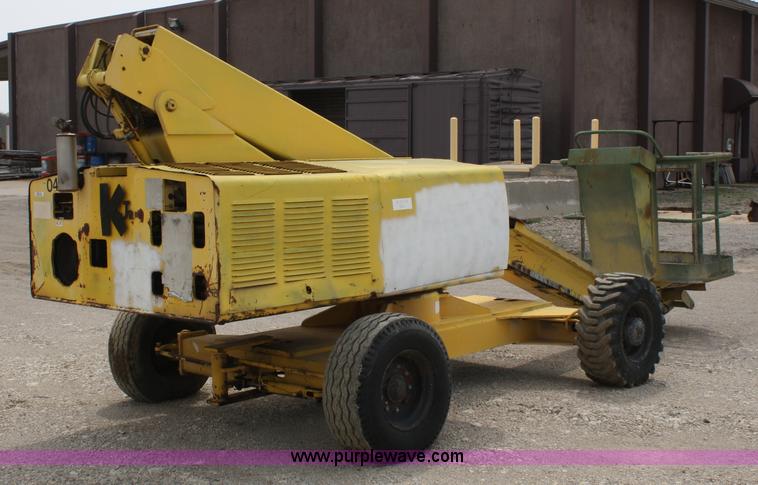 image for item 4860 Giraffe 710-40SR man lift