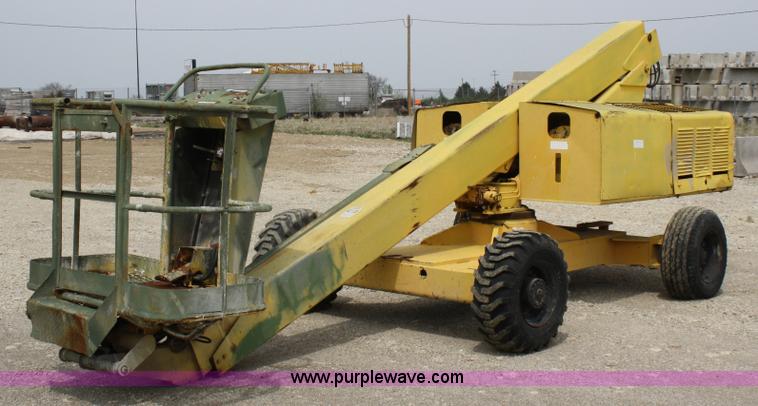 image for item 4860 Giraffe 710-40SR man lift